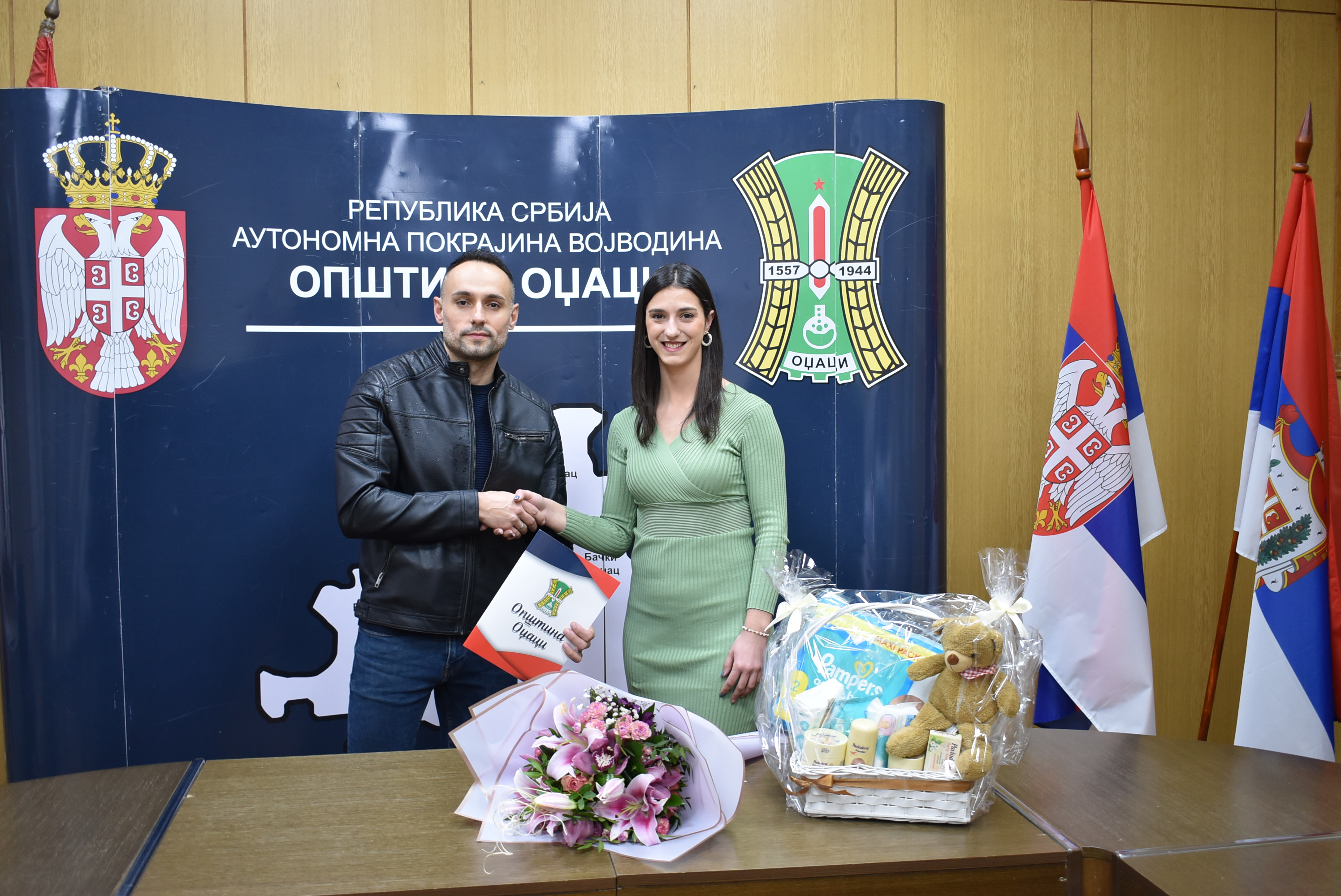 Uručen poklon opštine Odžaci prvorođenom detetu u ovoj godini