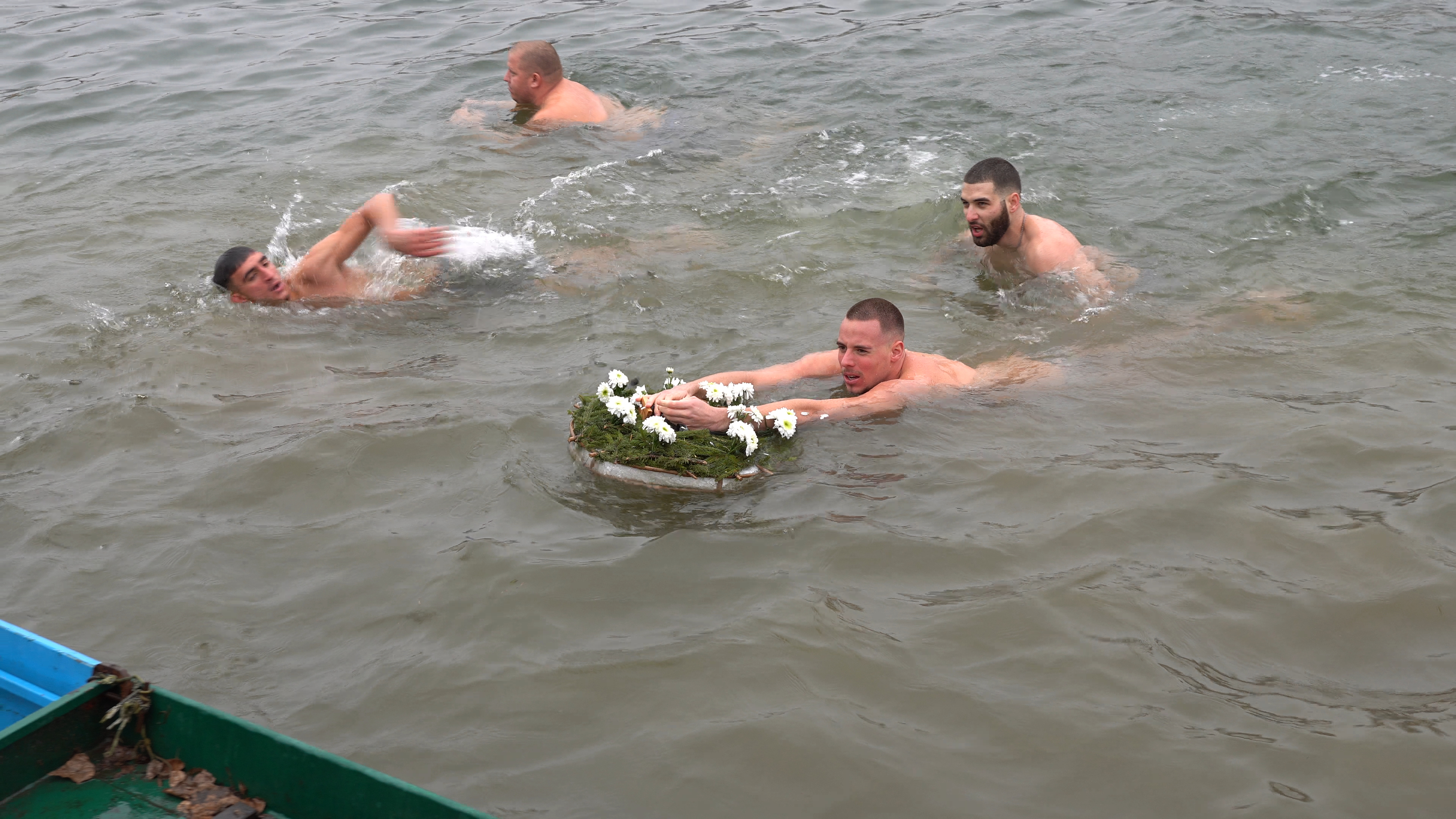Bogojavljensko plivanje za Časni krst u Odžacima na dve lokacije