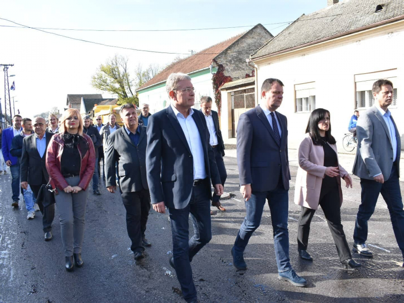 Мировић у посети Оџацима-обилазак завршних радова на реконструкцији Железничке улице