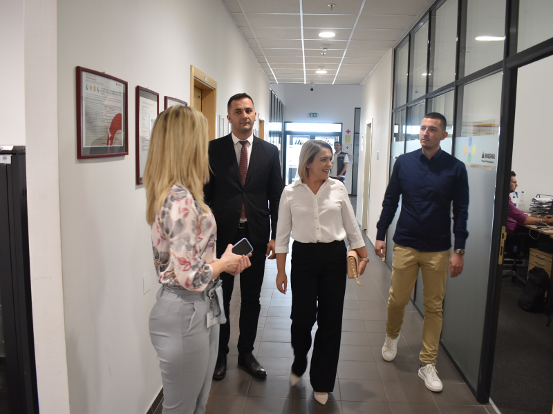 Predsednica opštine Odžaci obišla kompaniju „Magna Seating”