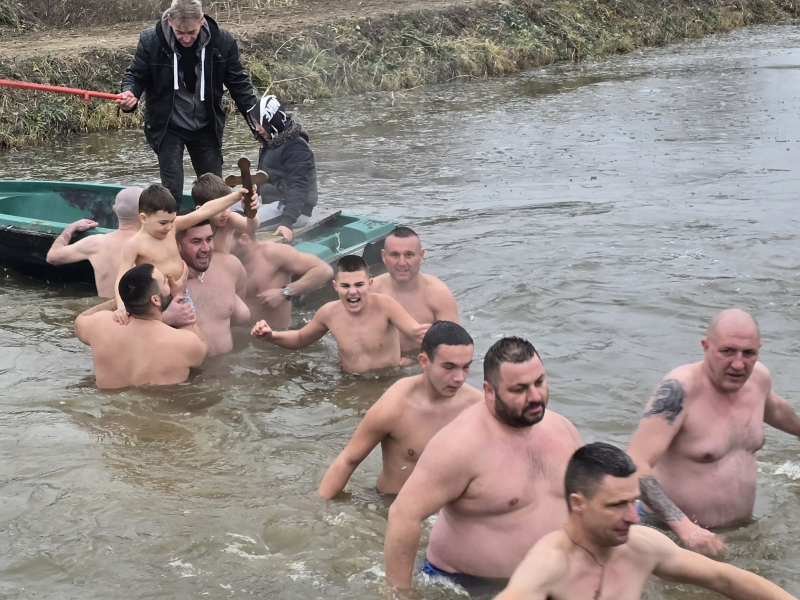 Bogojavljensko plivanje za Časni krst u Odžacima na dve lokacije